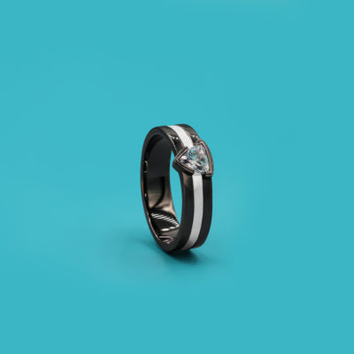 Example of a half-bezel setting