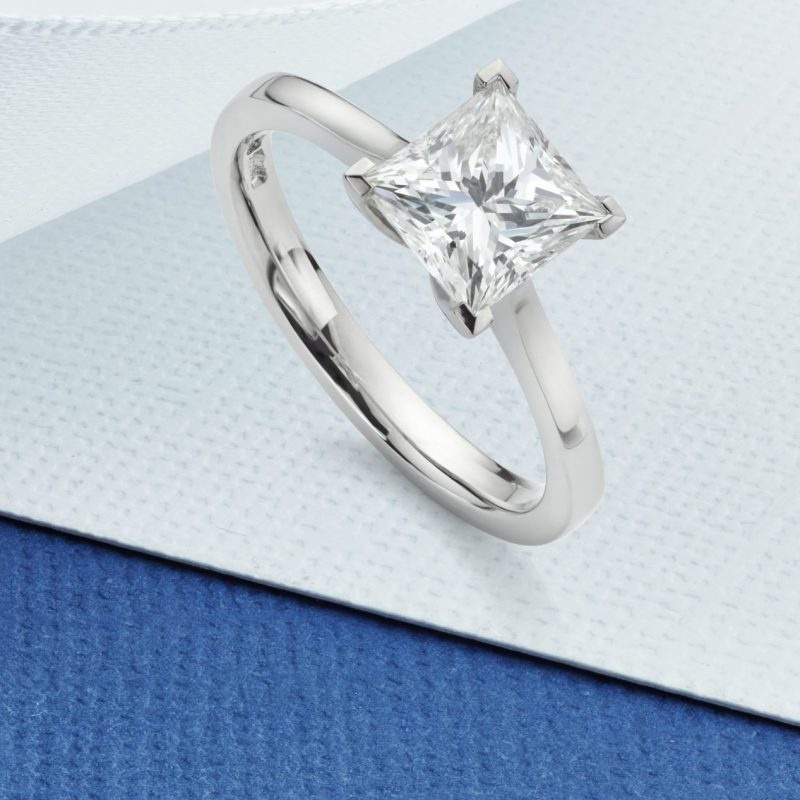princess-cut-diamond-engagment-ring