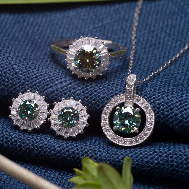 round-teal-sapphire-diamond-jewelry-set