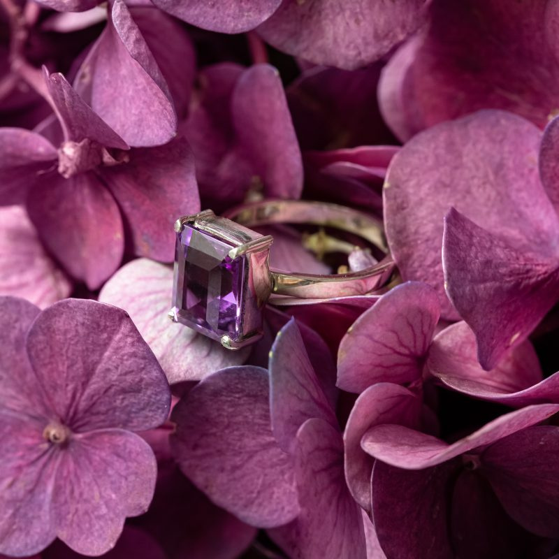 step-cut-amethyst-gemstone-ring-flowers